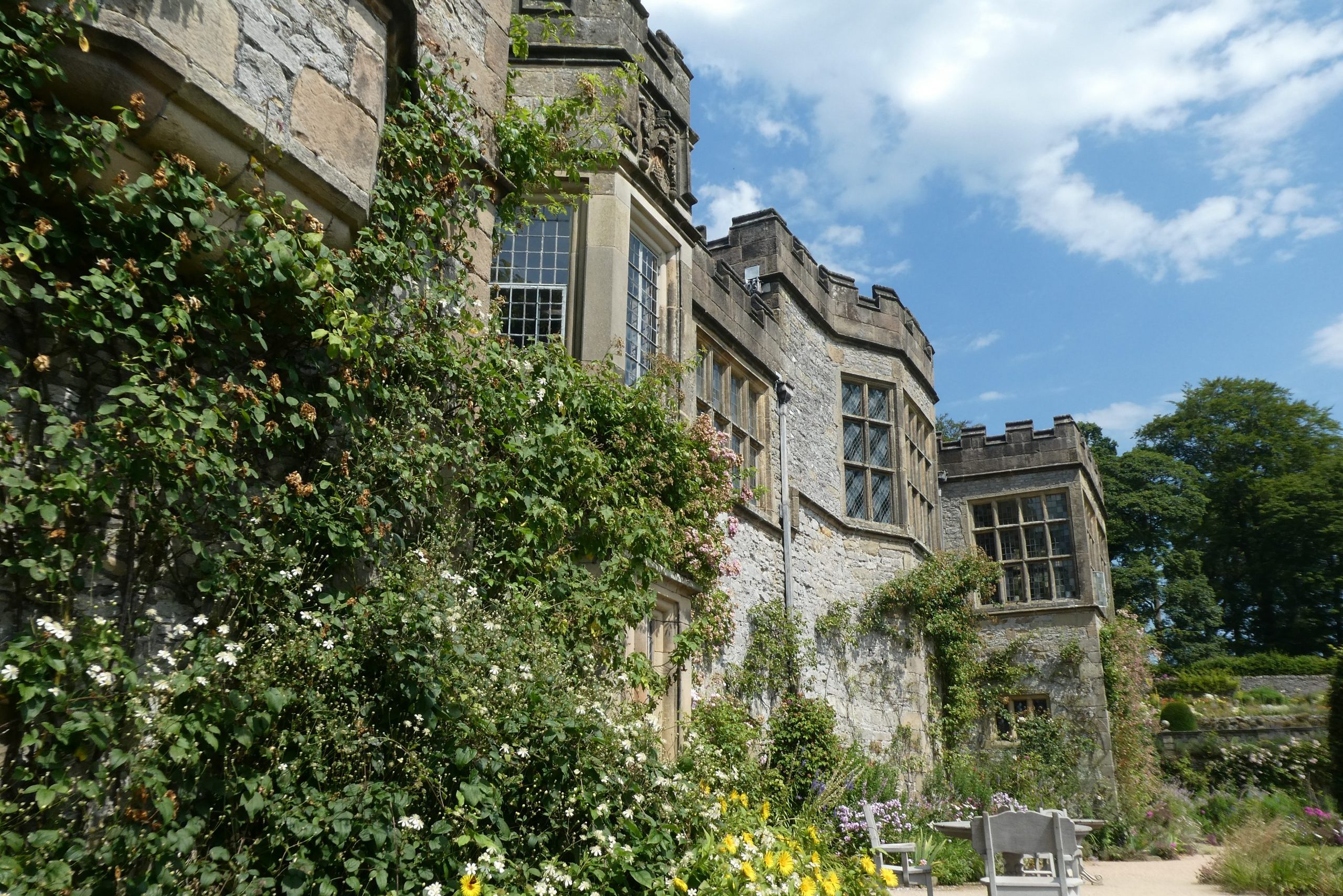 Visit beautiful Haddon Hall with Allied Taxis